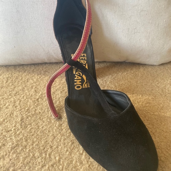 COPY - Ferragamo suede T-strap Pumps - Picture 5 of 6